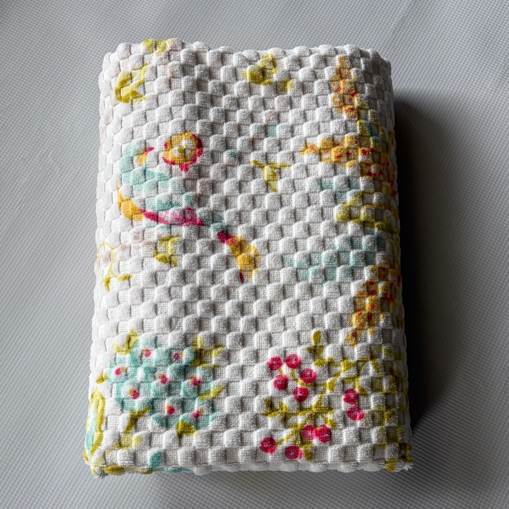 CARO BATH SHEET 28” x 52” EUC